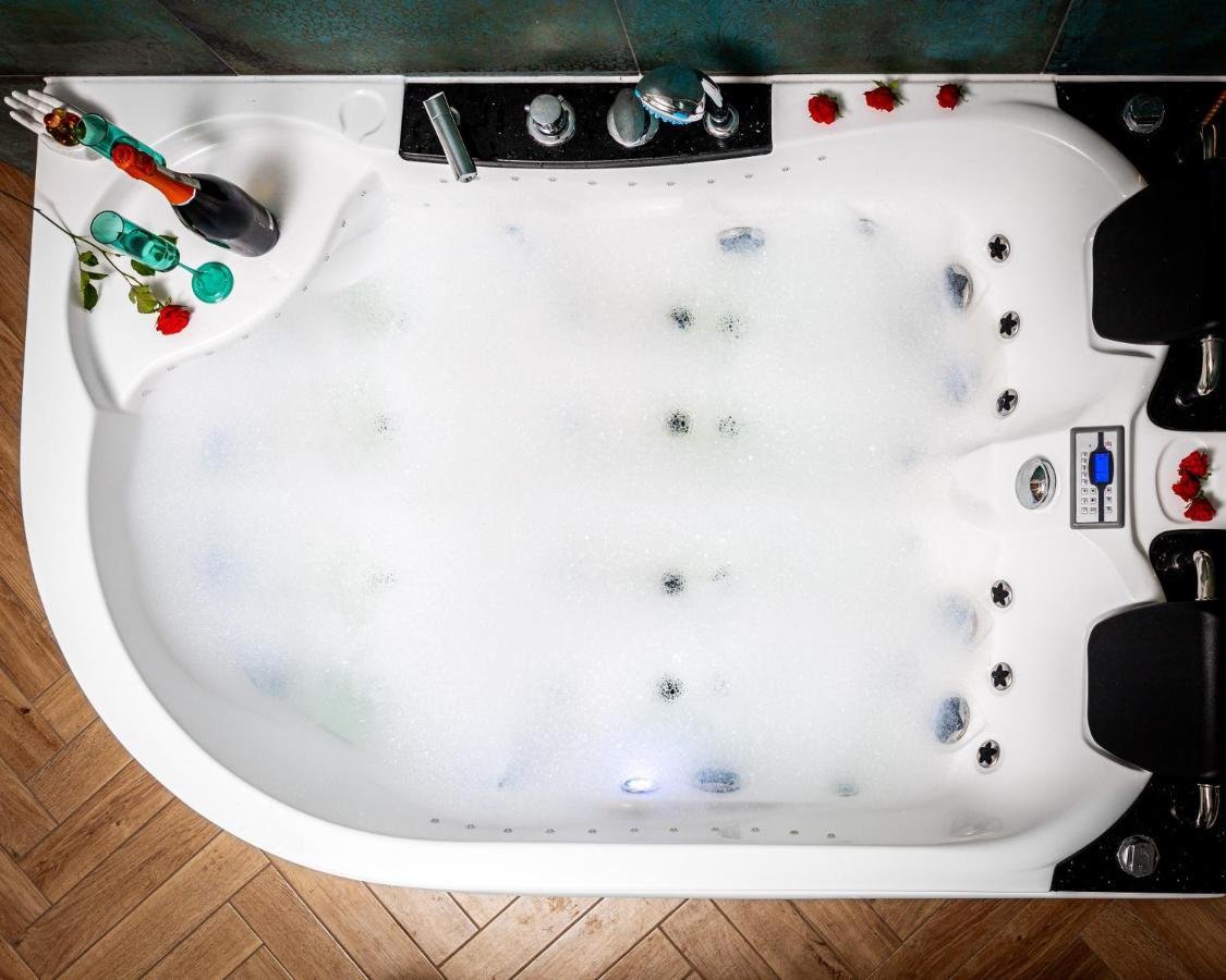 Jacuzzi & Bike Apartment, Краков Экстерьер фото
