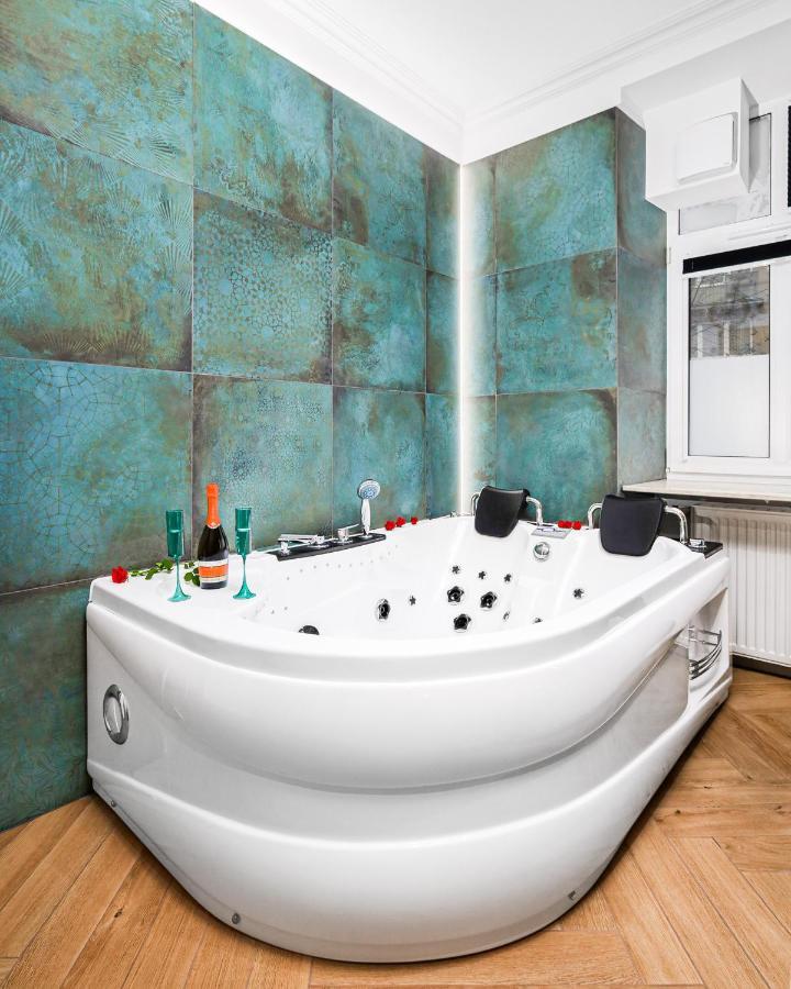 Jacuzzi & Bike Apartment, Краков Экстерьер фото