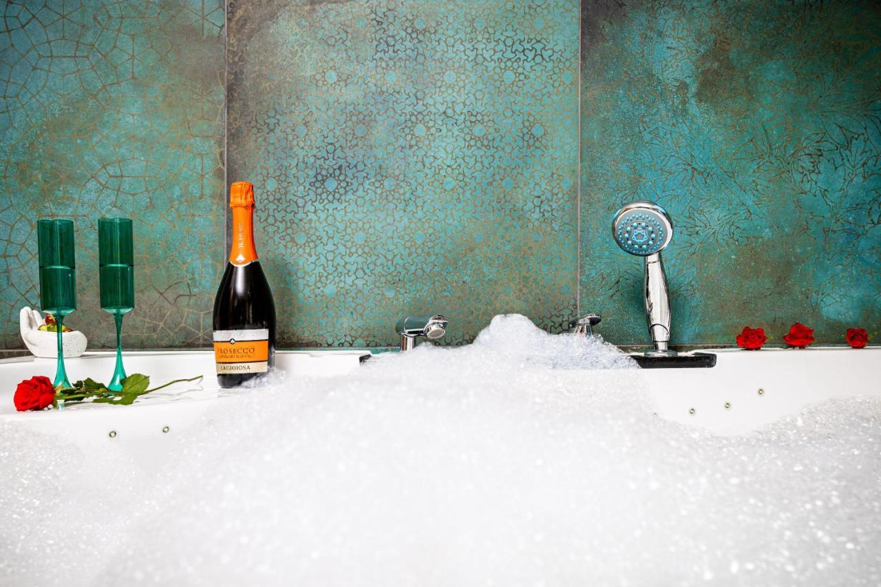 Jacuzzi & Bike Apartment, Краков Экстерьер фото